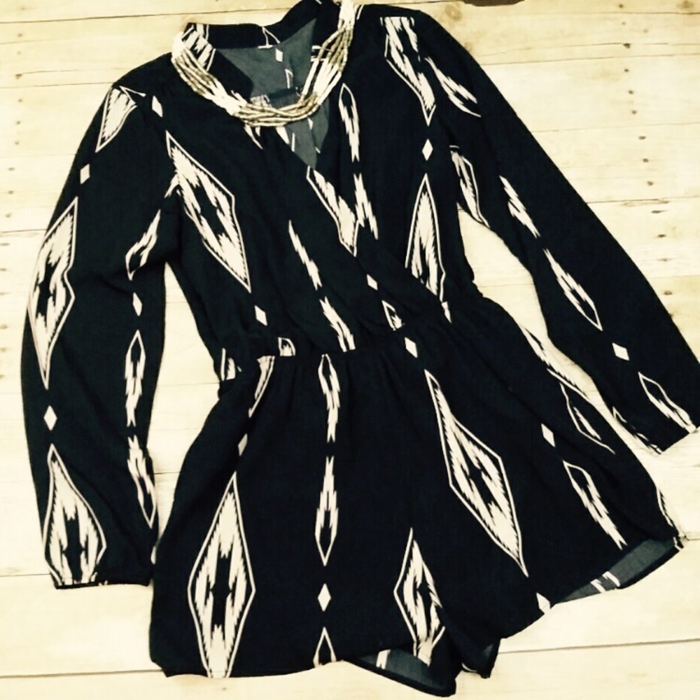 Black&cream tribal romper size 10/12